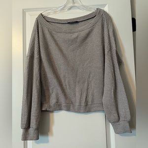 Hangs off the shoulder